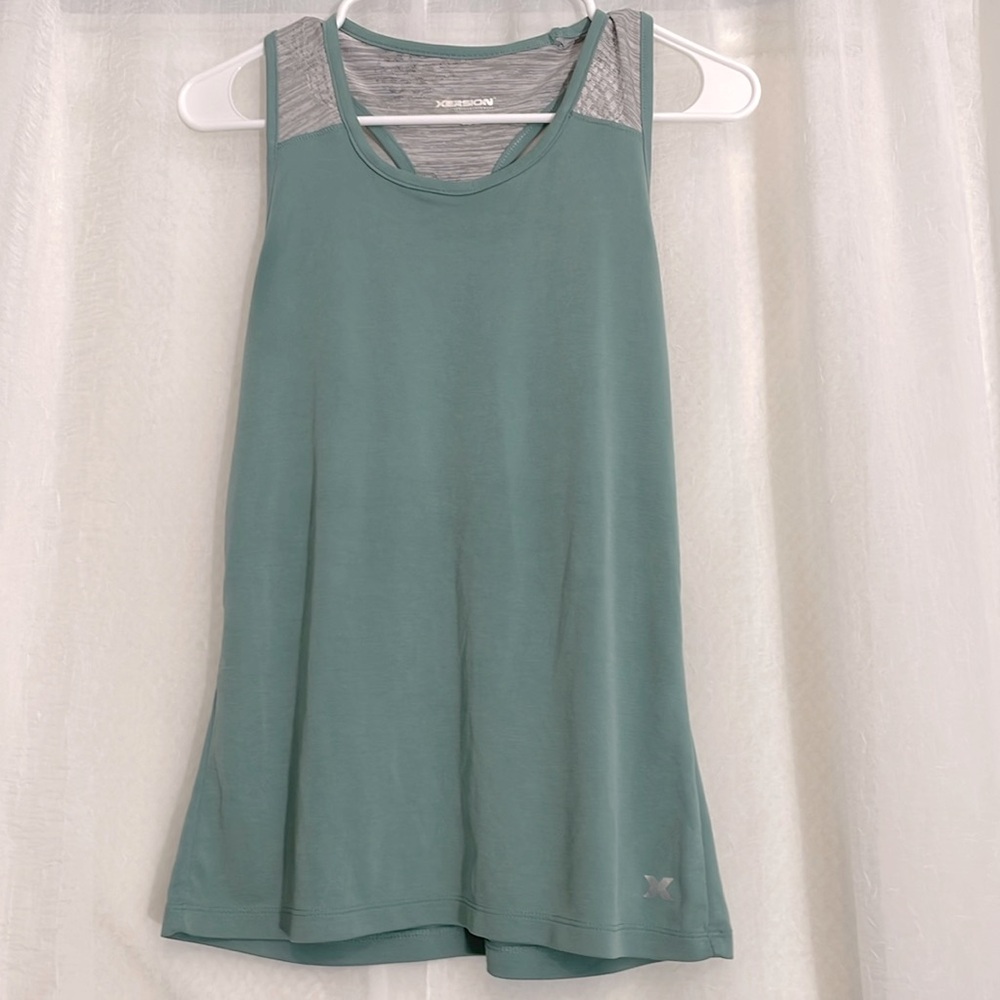 Xersion Womens Performance Scoop Neck Sleeveless sage green Tank Top SIZE S